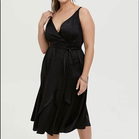 torrid Dresses & Skirts - Torrid Charmeuse Black Midi Wrap Dress Sz 1 NWT